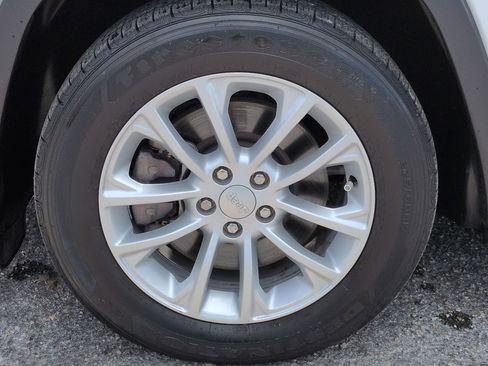 Used 2022 Jeep Cherokee Latitude Lux w/ Sun & Sound Group image 11