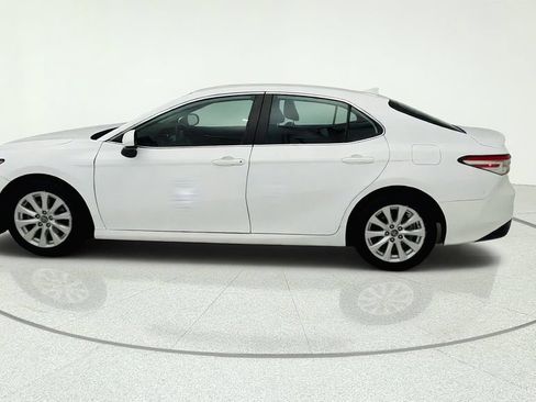 Used 2019 Toyota Camry LE FWD image 4