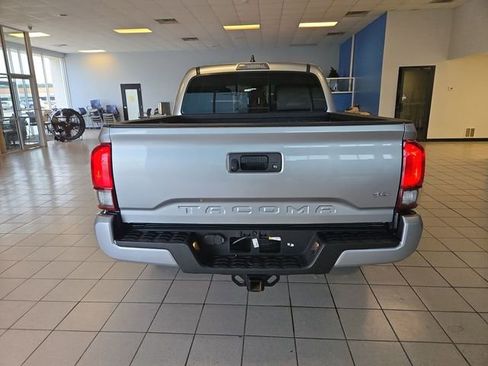 Used 2022 Toyota Tacoma SR5 w/ Technology Package RWD image 7