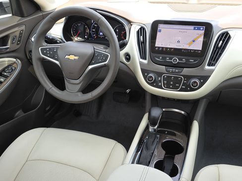 Used 2023 Chevrolet Malibu LT w/ LPO, Floor Liner Package FWD image 10