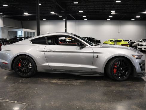 Used 2022 Ford Mustang Shelby GT500 w/ Technology Package RWD image 8