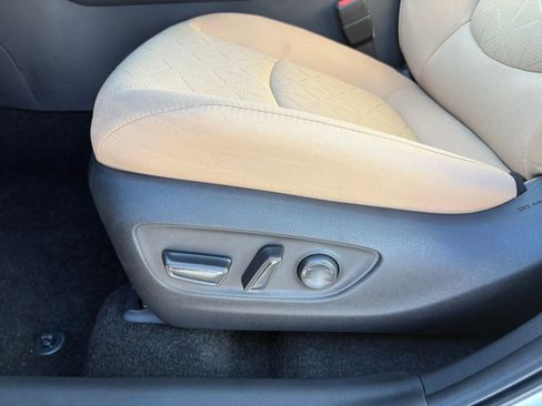 Used 2025 Toyota RAV4 XLE w/ Convenience Package image 24