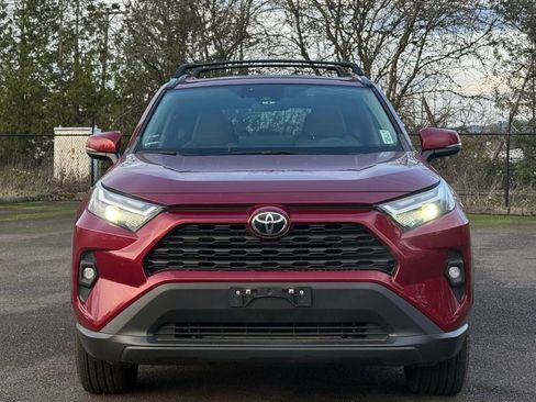 Used 2023 Toyota RAV4 XLE Premium image 8