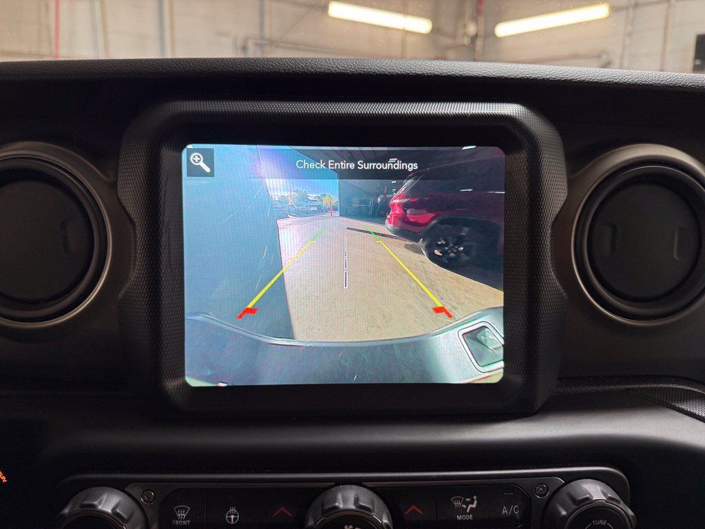 Used 2021 Jeep Gladiator Sport AWD/4WD image 17