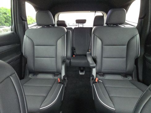Used 2025 Buick Enclave Preferred FWD image 25