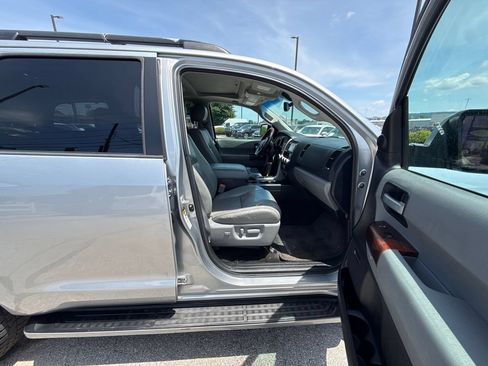 Used 2014 Toyota Sequoia Platinum RWD image 18