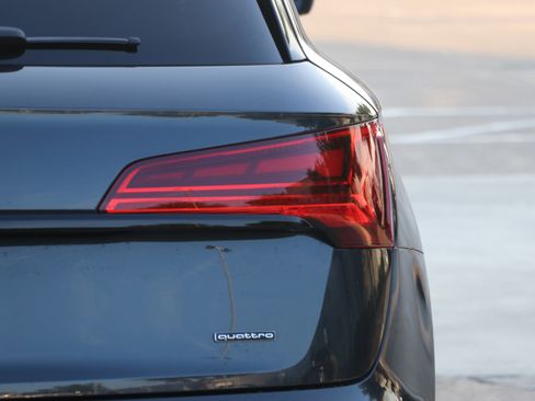 Certified 2025 Audi Q5 2.0T Premium w/ Convenience Plus Package image 11