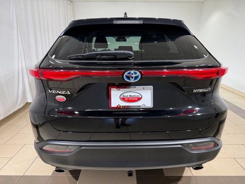 Certified 2021 Toyota Venza LE AWD/4WD image 4