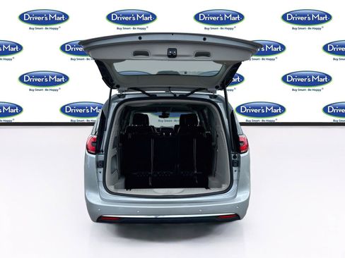 Used 2023 Chrysler Pacifica Touring-L FWD image 25