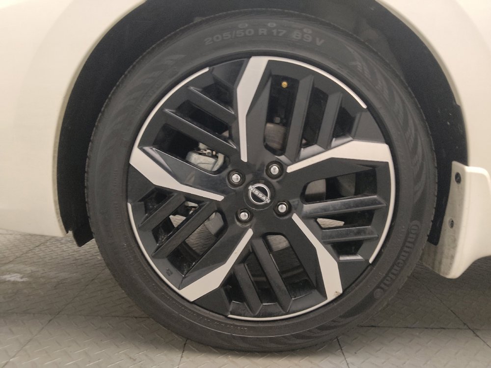 Used 2025 Nissan Versa SR w/ Trunk Package FWD image 31