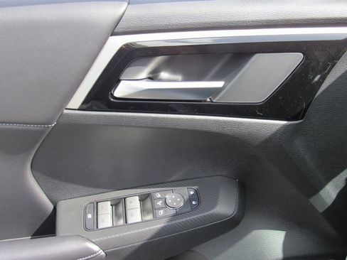 New 2025 Mitsubishi Outlander SE image 12