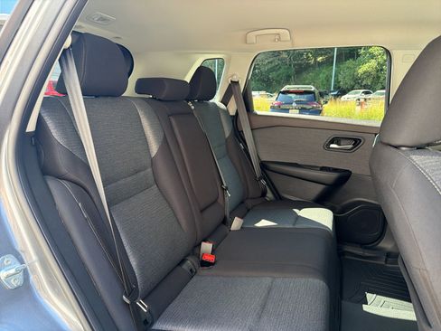 Used 2023 Nissan Rogue SV FWD image 18