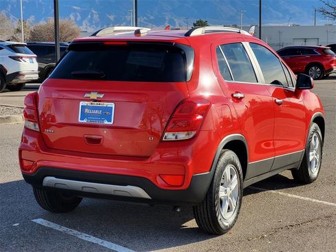 Used 2020 Chevrolet Trax LT w/ LT Convenience Package image 3