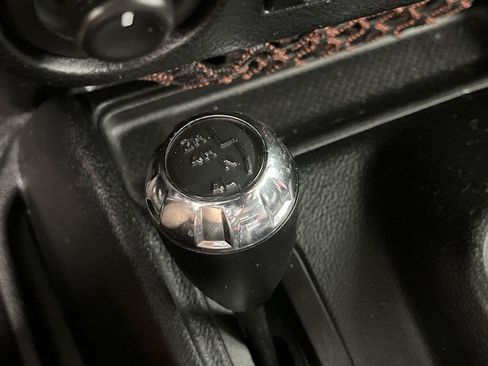 Used 2012 Jeep Wrangler Unlimited Sahara AWD/4WD image 13