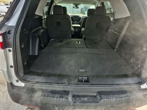 Used 2021 Chevrolet Traverse LT image 23