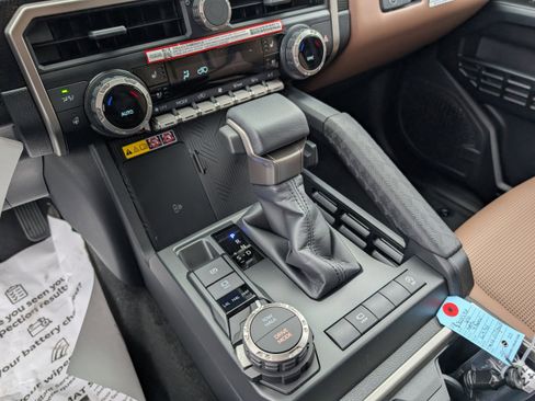 New 2025 Toyota 4Runner Limited image 18