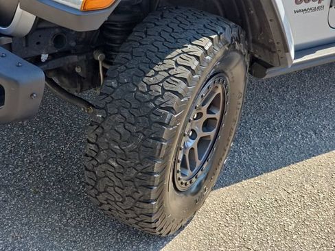 Used 2022 Jeep Wrangler Unlimited Rubicon w/ Xtreme Recon 35" Tire Package AWD/4WD image 32