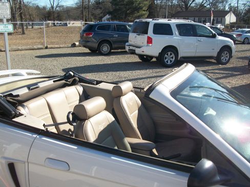 Used 2004 Ford Mustang Deluxe Convertible image 11