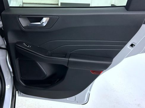 New 2025 Ford Escape ST-Line w/ Equipment Group 301A image 17