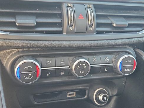 Used 2022 Alfa Romeo Giulia Veloce image 17