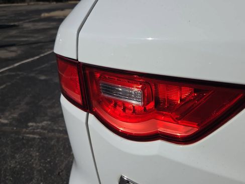 Used 2019 Jaguar F-PACE S image 13