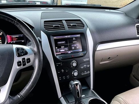 Used 2013 Ford Explorer XLT image 9