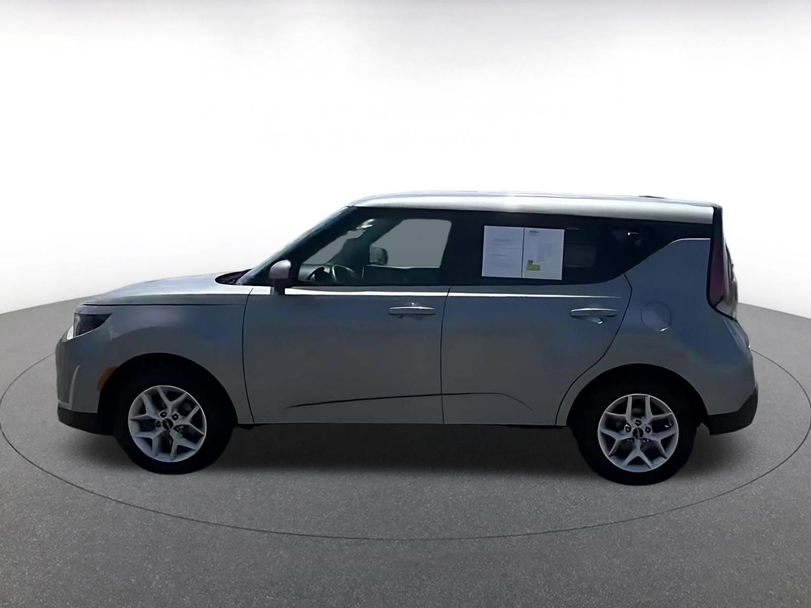 Used 2025 Kia Soul LX w/ LX Technology Package FWD image 7