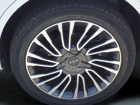 Used 2022 Lincoln Corsair AWD w/ Equipment Group 101A image 9