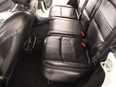 Used 2018 Jeep Wrangler Unlimited Sahara AWD/4WD image 13