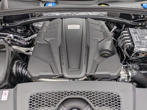 New 2025 Porsche Macan S image 27