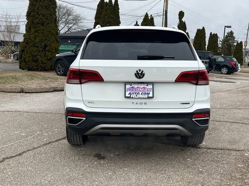 Used 2022 Volkswagen Taos SEL image 4
