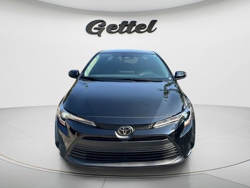 Used 2024 Toyota Corolla LE FWD image 2