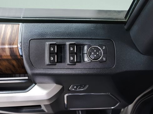 Used 2019 Ford F150 Lariat w/ Equipment Group 502A Luxury AWD/4WD image 27