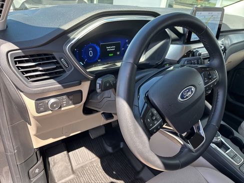 Used 2022 Ford Escape Titanium FWD image 7
