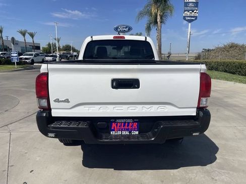 Used 2022 Toyota Tacoma SR AWD/4WD image 7