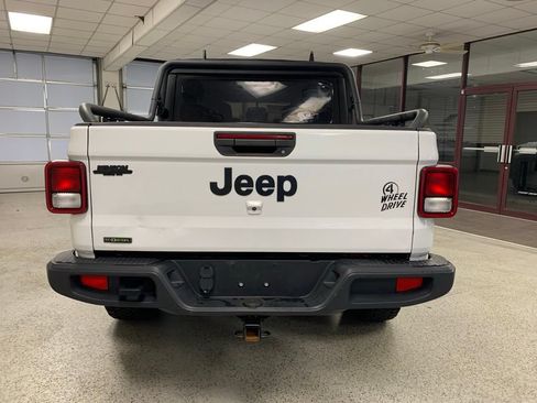 Used 2022 Jeep Gladiator Sport AWD/4WD image 7