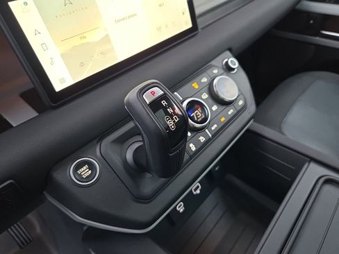 Used 2021 Land Rover Defender 110 SE image 13