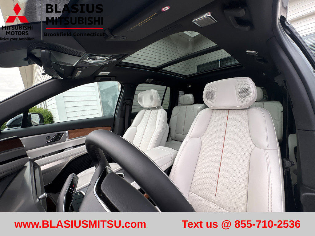 Used 2026 Cadillac Vistiq Sport AWD/4WD image 19