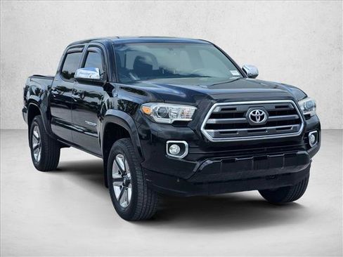 Used 2017 Toyota Tacoma Limited w/ Tow Package image 3