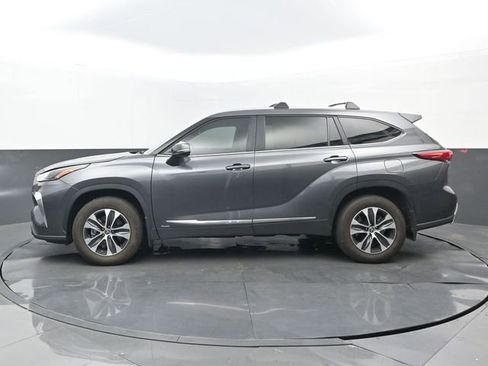 Used 2023 Toyota Highlander XLE AWD/4WD image 26