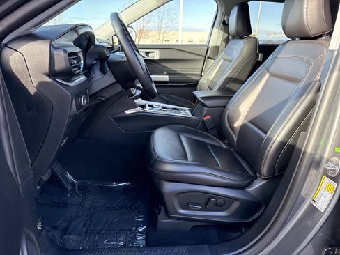 Used 2023 Ford Explorer XLT w/ Equipment Group 202A image 23