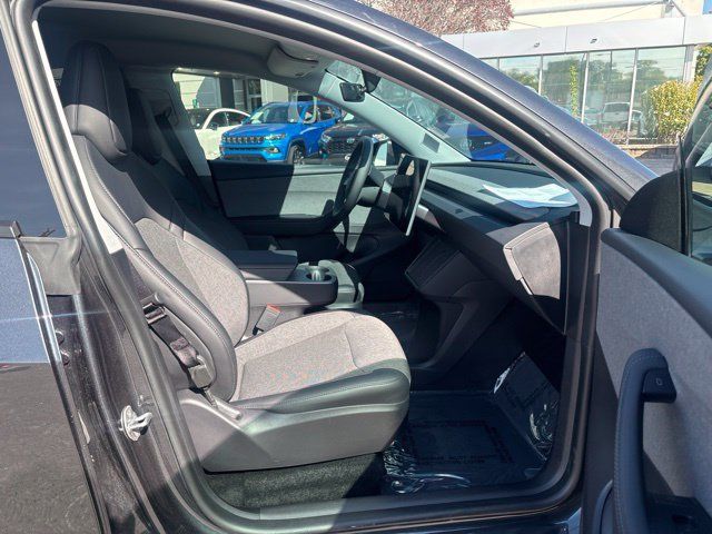 Used 2026 Tesla Model Y AWD image 36