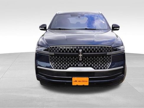 Used 2025 Lincoln Navigator Reserve AWD/4WD image 12