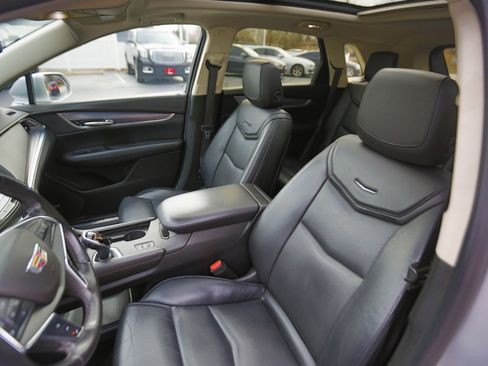 Used 2018 Cadillac XT5 Luxury w/ Driver Awareness Package image 5