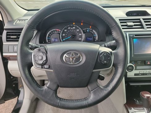 Used 2014 Toyota Camry XLE image 24