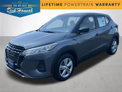 New 2025 Nissan Kicks Play S