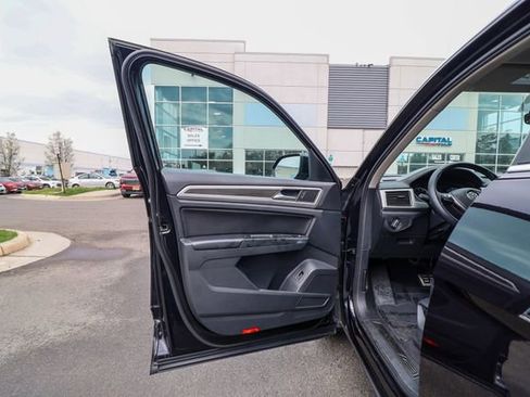 Used 2018 Volkswagen Atlas SEL w/ R-Line Package image 34