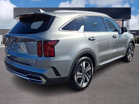 Certified 2023 Kia Sorento SX Prestige w/ Panoramic Sunroof Package AWD/4WD image 6