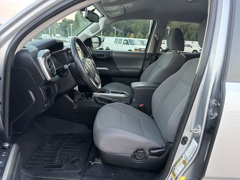 Used 2017 Toyota Tacoma SR5 w/ Tow Package AWD/4WD image 16
