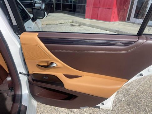 Used 2019 Lexus ES 350 w/ Premium Package image 16